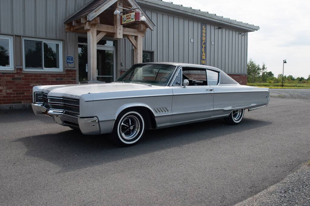 1968 Chrysler 300 Engine Bay.000.jpg