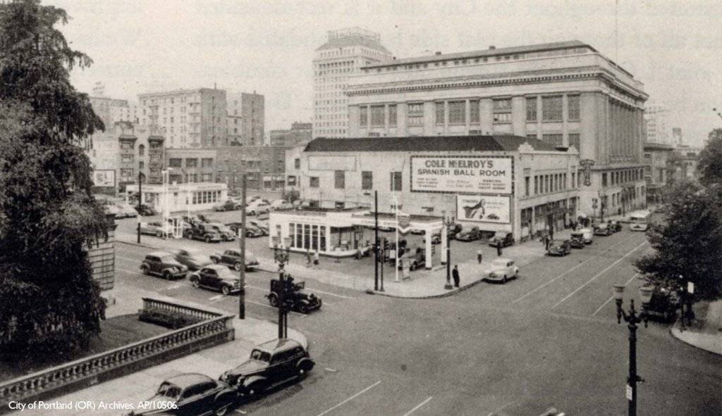 SW 4th Avenue and SW Madison Street, 1943.jpg