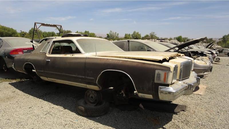 00+-+1979+Chrysler+Cordoba+in+California+junkyard+-+photo+by+Murilee+Martin.jpg