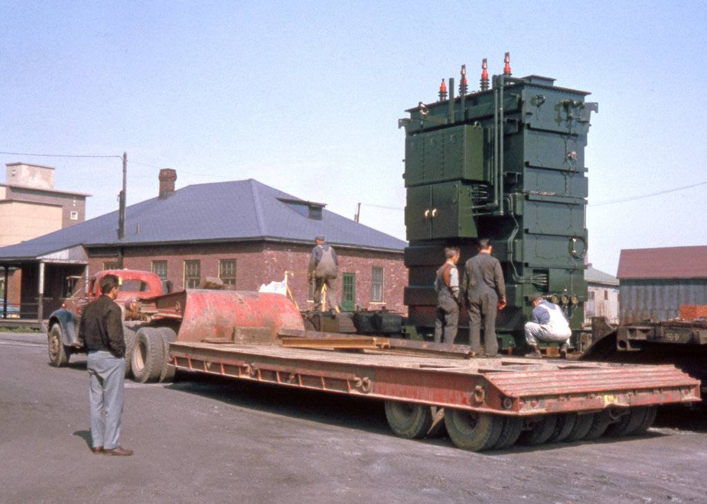 0160 - Jun 64 - Charlesburg My Truck.jpg