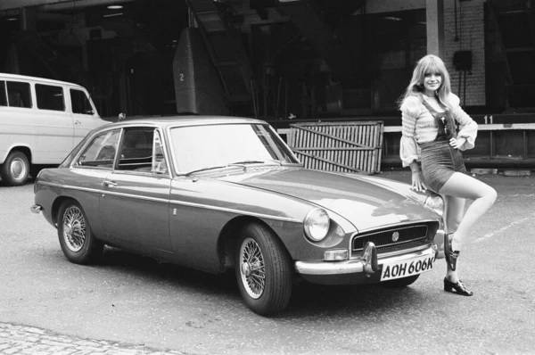 03-emma-vincent-mgb-gt 2.jpg