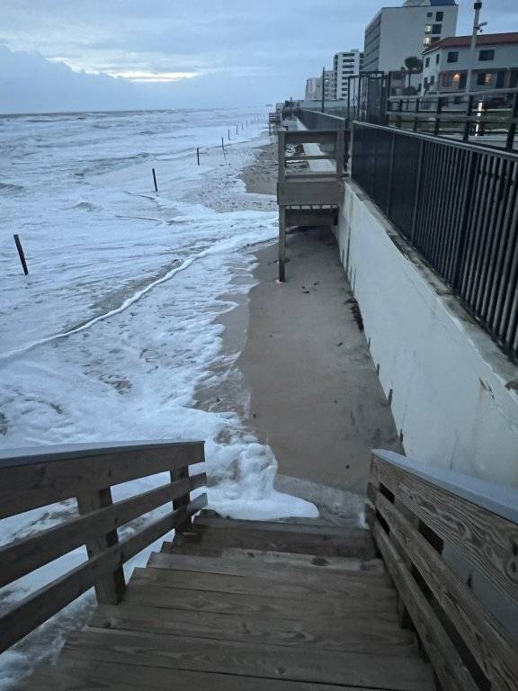 10-06-25.No sand to walk on this morning.001.jpg