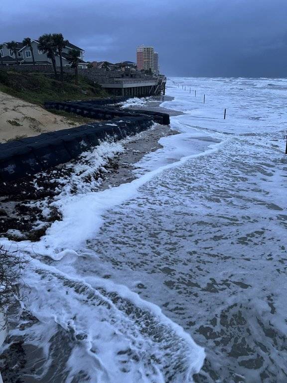 10-06-25.No sand to walk on this morning.002.jpg