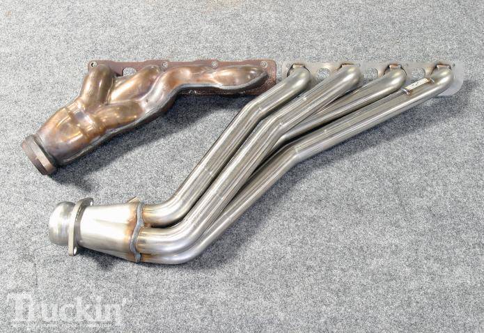 1002tr_06+2008_jeep_grand_cherokee_srt_8_upgrade+oem_manifold_vs_kooks_header.jpg