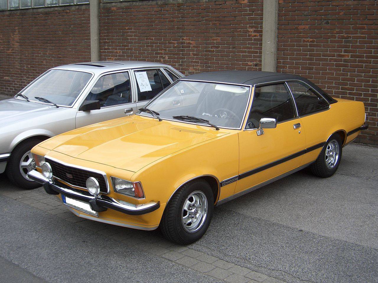 1280px-Opel_Commodore_B_GS_1972-1977_frontleft_2008-08-17_U.jpg