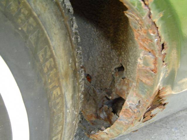 133380 2005  wheel well.jpg