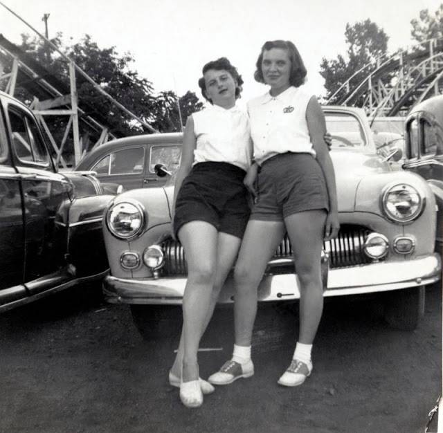 1950s-ladies-in-shorts-posing-with-cars2.jpg