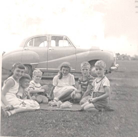 1955 08Cousin's picnic Anne Lindsay Miriam Jean Crawford and David.jpg