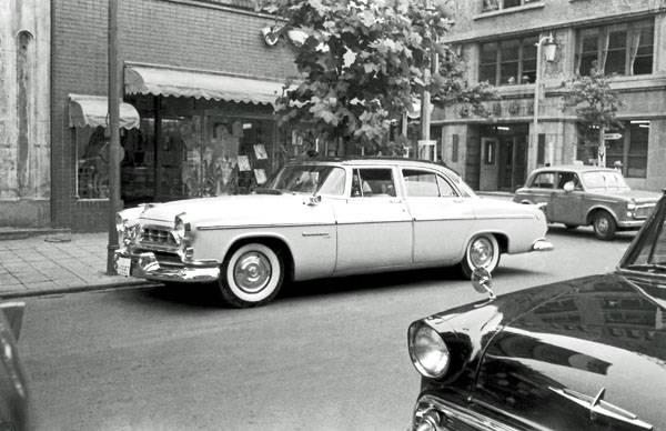 1955 Chrysler Windsor Deluxe Japan 1.jpg