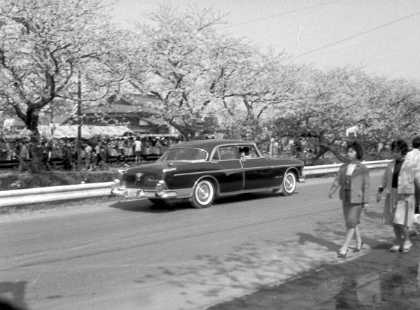 1955 Imperial 4dr Sedan Japan 2.jpg