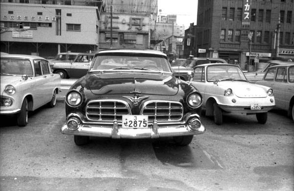 1956 Imperial 4dr Sedan Japan 1.jpg