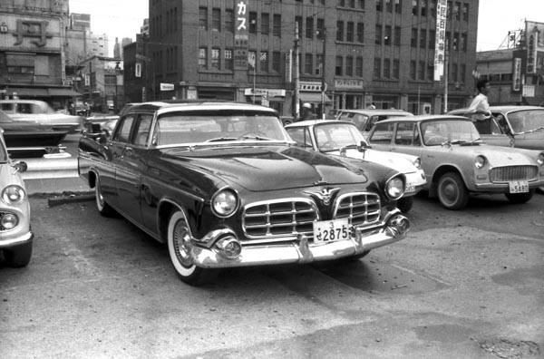 1956 Imperial 4dr Sedan Japan 2.jpg