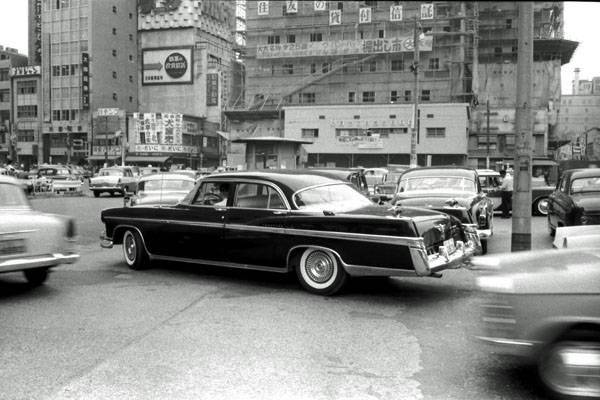 1956 Imperial 4dr Sedan Japan 3.jpg