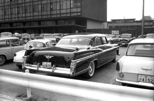 1956 Imperial 4dr Sedan Japan 4.jpg