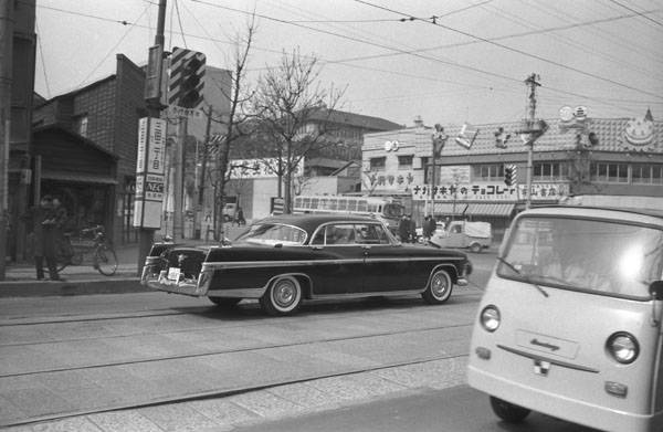 1956 Imperial 4dr Sedan Japan 7.jpg