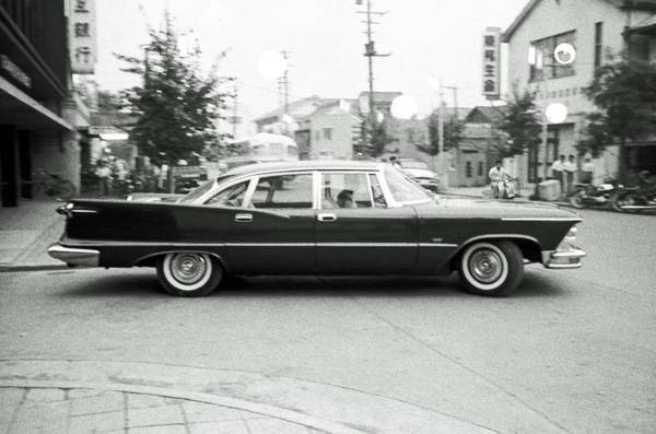 1957 Imperial Le Baron 4dr. Sedan Japan 2.jpg