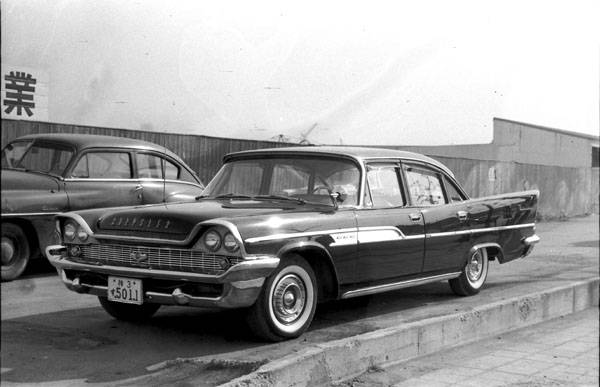 1958 Chrysler Windsor Dartline 4dr Sedan Japan 1.jpg