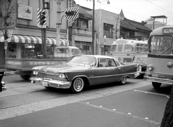 1958 Imperial Crown Southampton 4dr Hardtop Japan 1.jpg