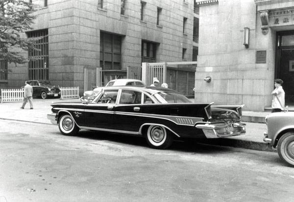 1959 Chrysler NewYorker 4dr. Sedan Japan 3.jpg