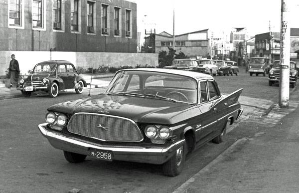 1960 Chrysler Windsor 4dr Sedan Japan 1.jpg