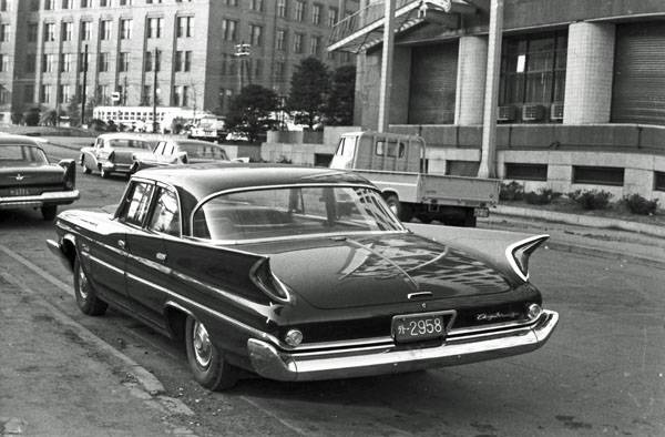 1960 Chrysler Windsor 4dr Sedan Japan 2.jpg