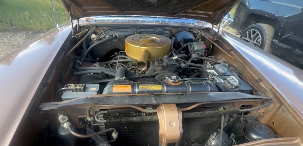 1960 Imperial engine bay.jpg