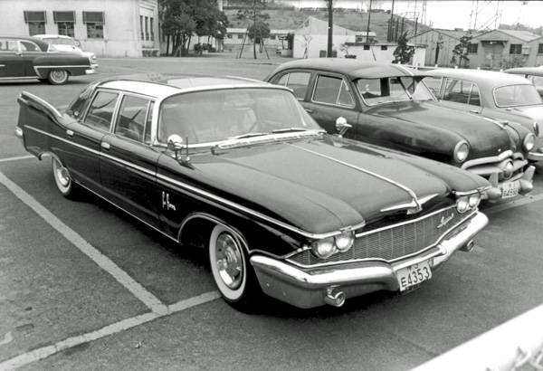 1960 Imperial LeBaron 4dr. Sedan Japan 2.jpg