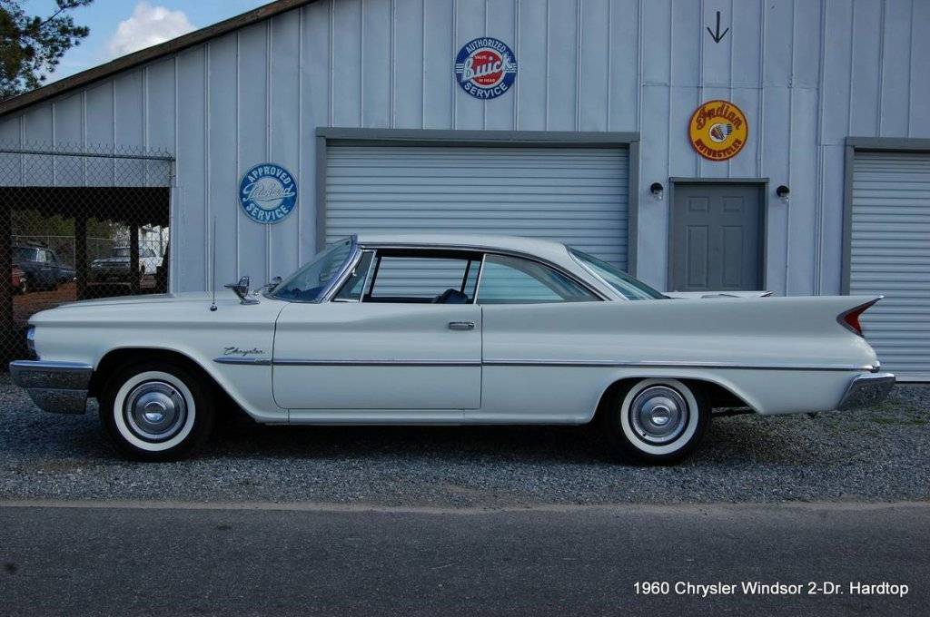 1960 Windsor 2 Door Side.jpg