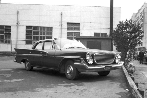 1961 Chrysler Windsor 4dr  Sedan Japan 1.jpg