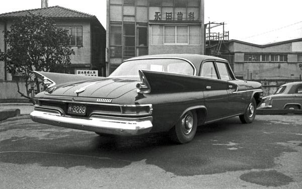 1961 Chrysler Windsor 4dr  Sedan Japan 2.jpg