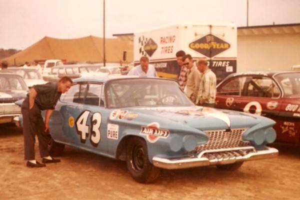1961-Plymouth-Richard-Petty.jpg