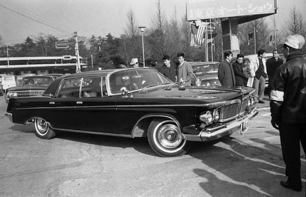 1962 Imperial LeBaron Japan 2.jpg