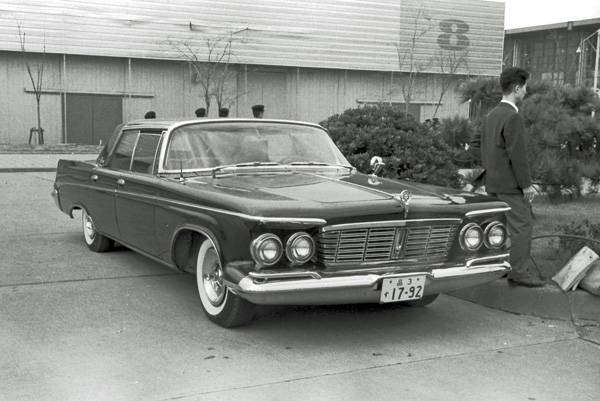 1963 Imperial LeBaron  Japan 1.jpg