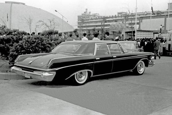 1963 Imperial LeBaron Japan 2.jpg