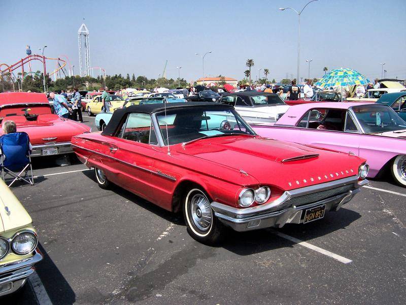 1964_Ford_Thunderbird_Convertible_Red.jpg