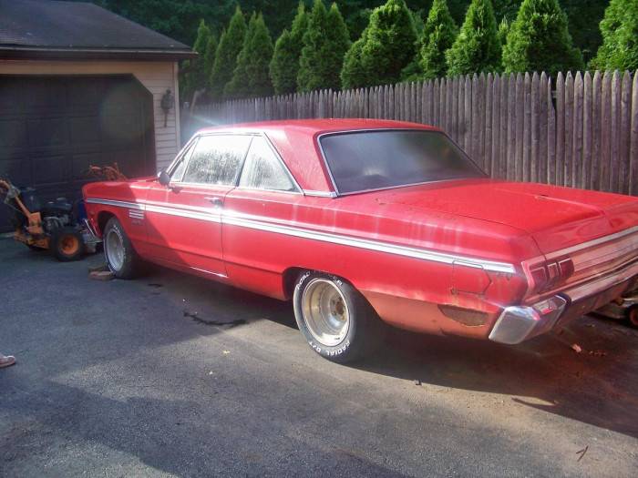 1965.Plymouth.Sport.Fury.2-dr.37K.org.miles.all.numbers.match.rare.426.wedge.Hemmings.010.jpg