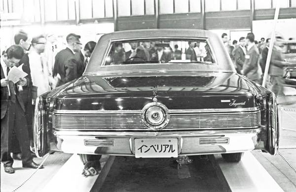 1967 Imperial LeBaron Japan 2.jpg