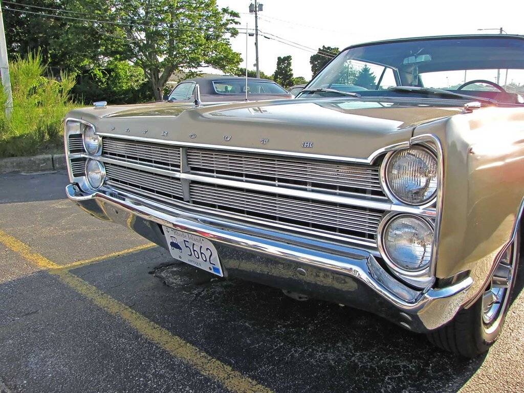 1967-Plymouth-Fury-III-HT-grille.jpg