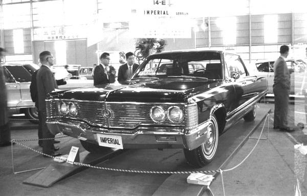 1968 Imperial LeBaron Japan 1.jpg