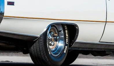 1970 Chrysler 300 Right Back Wheel Opening Moulding DoubleLip chrome black.jpg