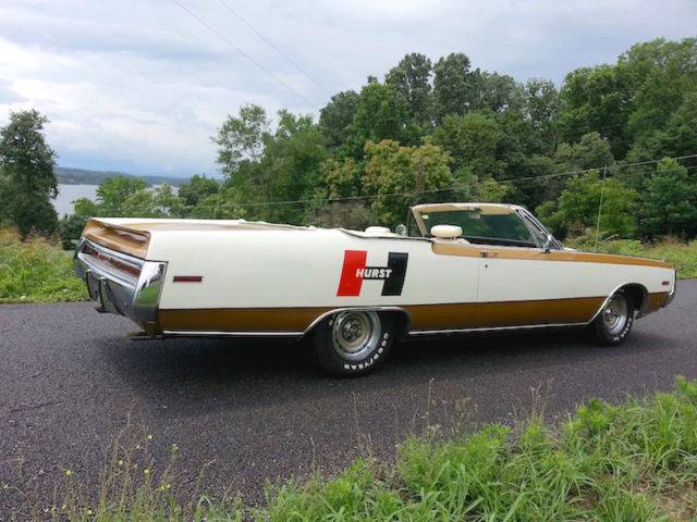 1970-chrysler-300h-hurst-convertible-one-of-one-original-440-tnt-linda-vaughn-6.jpg