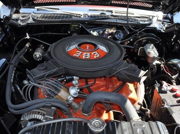 1970_Plymouth_383_V8_.jpg