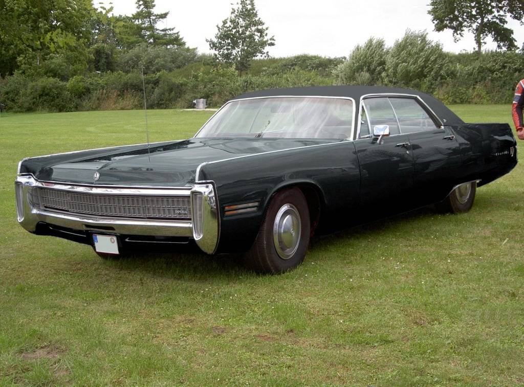 1972_Chrysler_Imperial_-_Flickr_-_denizen24_(1).jpg