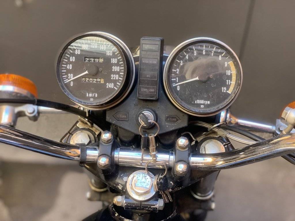 1977 Kawasaki Z1000 Gauges Kmh.jpg