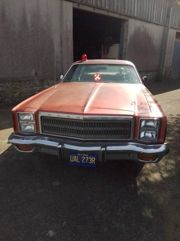 1977 Plymouth Fury 4dr 360 V8 Red LAPD Unmarked Detective car.001.jpg
