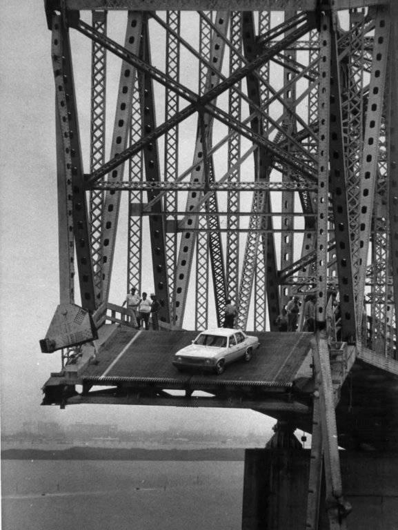 1980 Wrecked old Sunshine Skyway Bridge.jpg