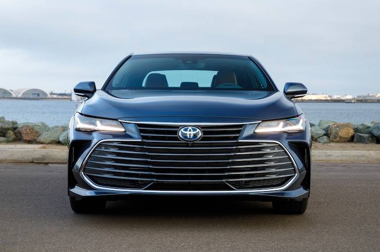 2019-Toyota-Avalon-Limited-Hybrid-front.jpg