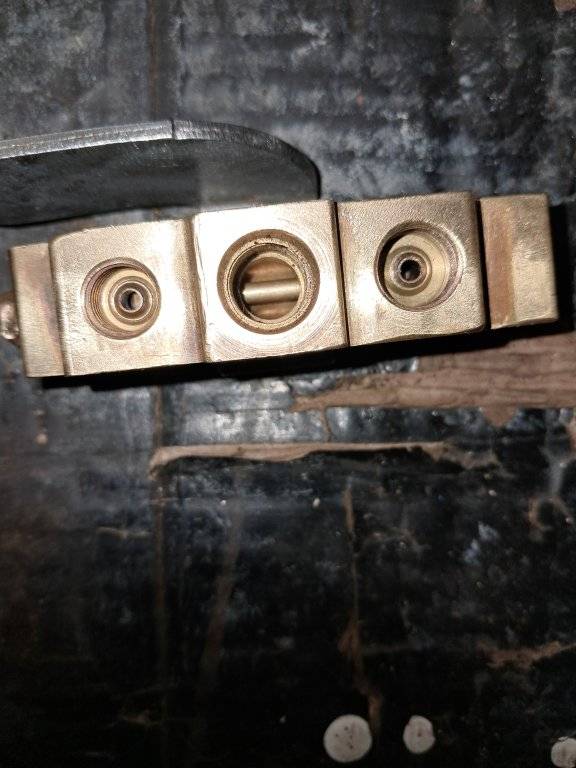 20250913_104710 SSB rod between pistons.jpg