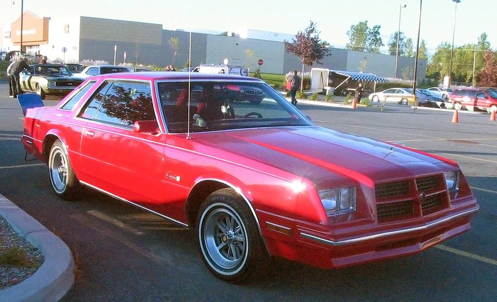 %2781_Chrysler_Cordoba_%28Les_chauds_vendredis_%2711%29.jpg