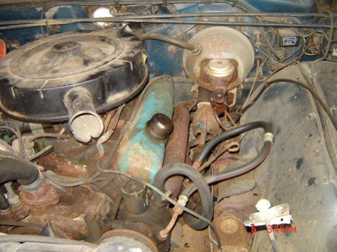 300 Engine compartment 2.jpg